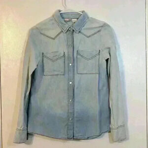 Mudd 100% cotton denim shirt with pearl snaps.‎ Size small